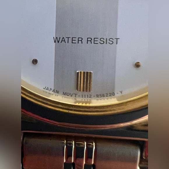 Citizen Men’s Watch Gold Round Dial, Bracelet, Hands, Markers, Date Window - Picture 6 of 13